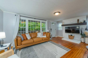 Skyview Hideaway W/ Hot tub!